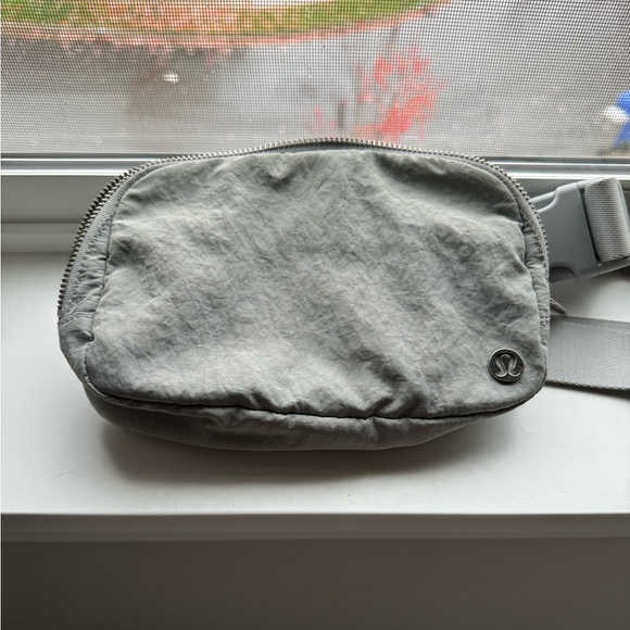 Lululemon Everywhere Belt Bag 1L - Picture 8 of 8